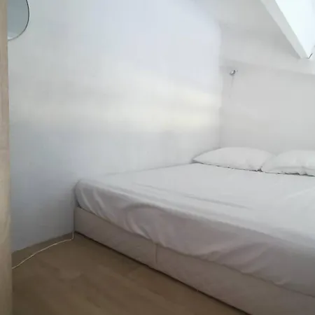 Apartment Meuble 4 Pers A 200m De La Avec Parking Prive - Fr-1-619-137 *