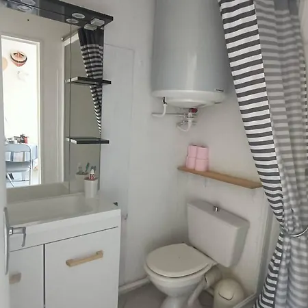 Meuble 4 Pers A 200m De La Avec Parking Prive - Fr-1-619-137 Apartment