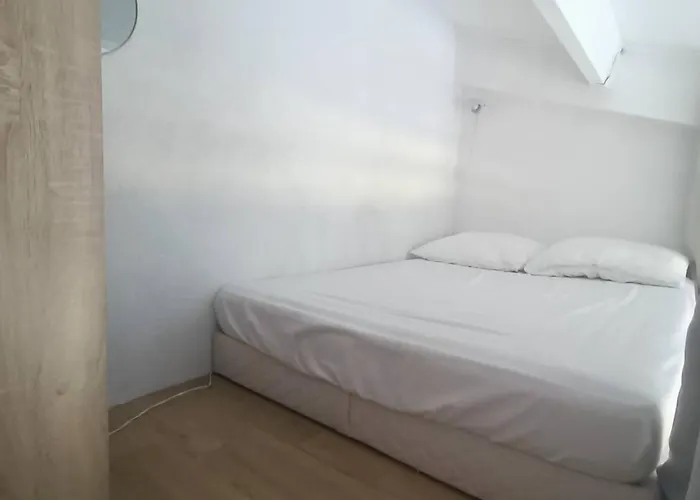 Appartamento Meuble 4 Pers A 200m De La Avec Parking Prive - Fr-1-619-137 *